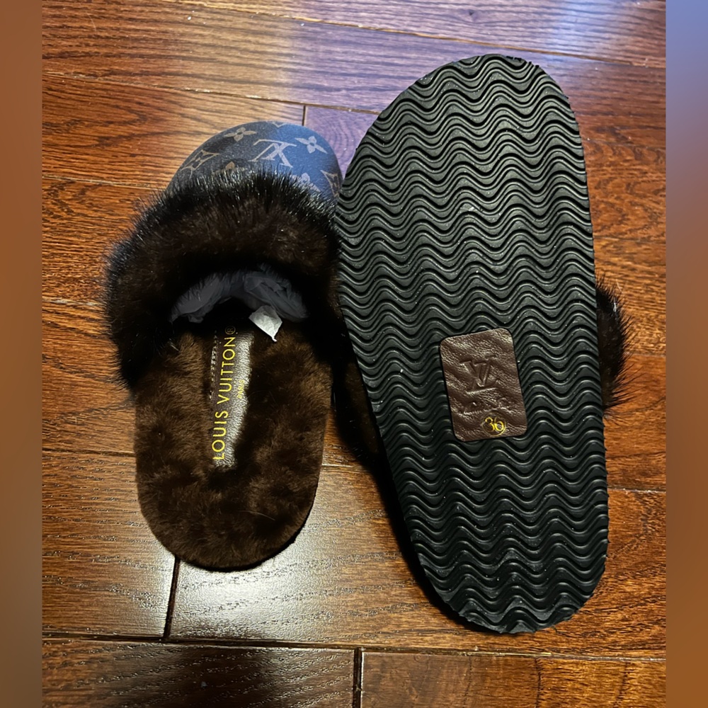 Luxury Monogram Fur Slippers - Picture 6 of 7